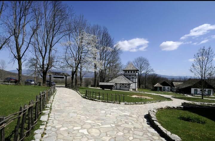 Farm Stay Cardaklije Kulen Vakuf Exterior foto