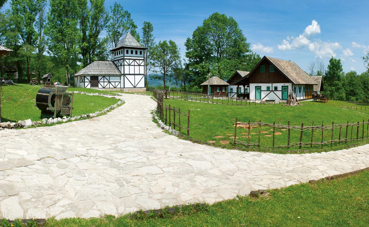Farm Stay Cardaklije Kulen Vakuf Exterior foto